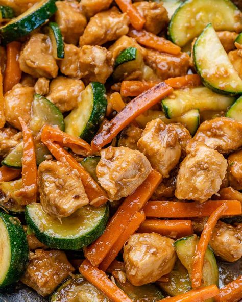 close up image of the chicken and zucchini stir-fry Zucchini Stir Fry Recipes, Chicken Zucchini Stir Fry, Stir Fry Healthy, Chicken Zucchini Recipes, Zucchini Stir Fry, Chicken And Zucchini, Fitness Meals, Healthy Stir Fry, Stir Fry Recipes Chicken