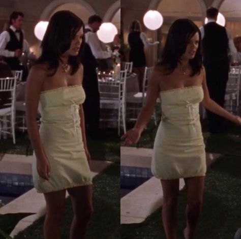 Low Rise Mini Skirt Outfit, Mini Skirt Outfit Night, Summer Oc, Coquette French, Summer Roberts, Oc California, Vanilla Aesthetic, Seth Cohen, Marissa Cooper