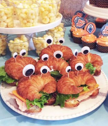 Plan a Mermaid-Minded Picnic! | Fin Fun Blog Nemo Party Food, Finding Dory Birthday Party, Dory Birthday Party, Finding Dory Party, Finding Dory Birthday, Finding Nemo Party, Nemo Birthday Party, Dory Birthday, Finding Nemo Birthday