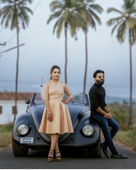 Car Pre Wedding Photoshoot, Car Photoshoot Couple Picture Ideas, Car Pose For Couple, Car Poses Couples, Couple Shoot With Car, Car Pre Wedding Shoot, Poses For Pre Wedding Photoshoot, Pre Wedding Shoot Ideas Outfit, Pre Wedding Photoshoot India