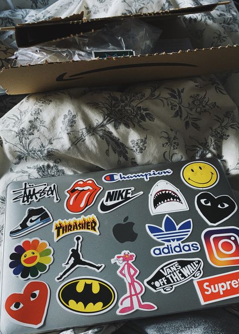 Sticker On Macbook, Mac With Stickers, Macbook Stickers Ideas, Laptop With Stickers, Mac Book Aesthetic, Stickers On Laptop, Macbook Case Stickers, Stickers For Macbook, Macbook Pro Stickers