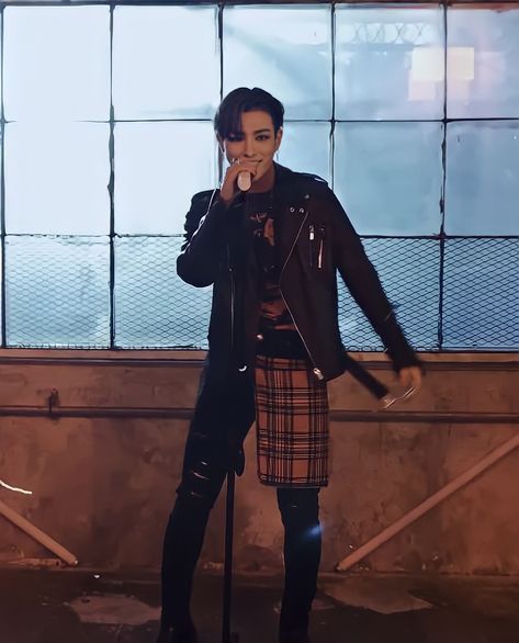 Fashion Souls, Hongjoong Ateez, Dark Outfits, Leather Jacket Outfits, Concert Fits, Kim Hongjoong, Kpop Fashion Outfits, Dark Fashion, Kpop Outfits