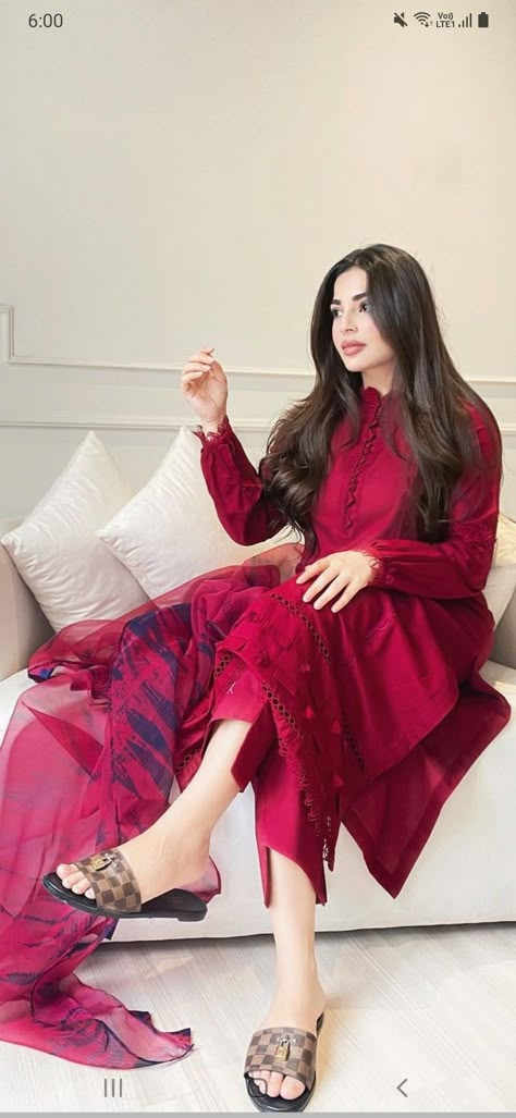 Frock Designs For Women Pakistani, Poison Bottles, Pakistani Women Dresses, Pakistani Formal Dresses, Stylish Short Dresses, Girls Frock Design, Pakistani Fashion Party Wear, Pakistani Fashion Casual, Salwar Kamiz