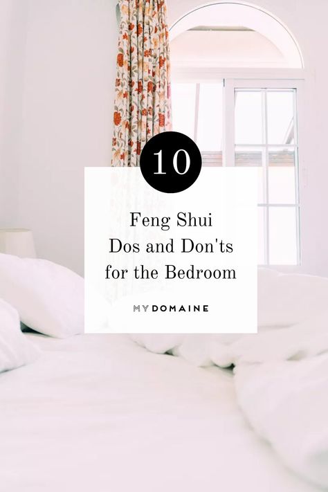 Feng shui is more than the arrangement of furniture in your bedroom—it's also about managing the energy in a room. Here are 10 feng shui dos and don'ts for better rest and relaxation. Room Feng Shui Bedroom, Good Feng Shui Bedroom Layout, Small Bedroom Arrangement, Feng Shui Bedroom Ideas, Decorations Above Bed, Feng Shui Wallpaper, Feng Shui Layout, Feng Shui Bed, Feng Shui Bedroom Layout