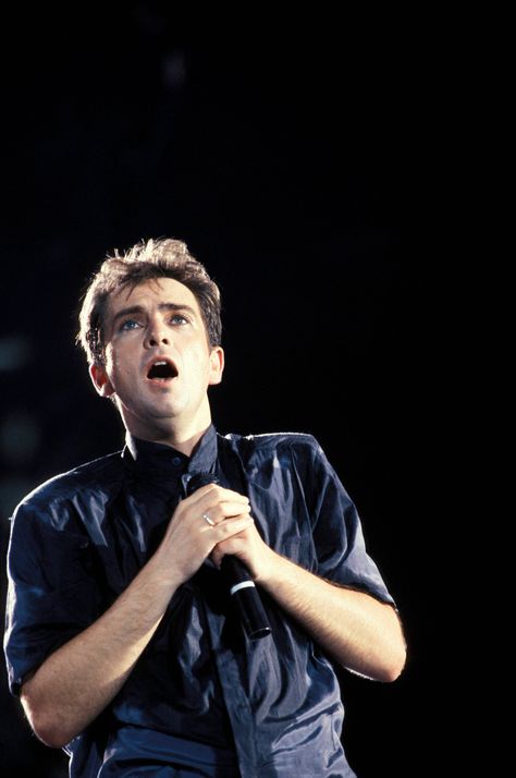 Peter GABRIEL 1987 Rolling Stone article Musician Humor, Angel Gabriel, Peter Gabriel, British Rock, Phil Collins, Talking Heads, Progressive Rock, The Button, Music Humor