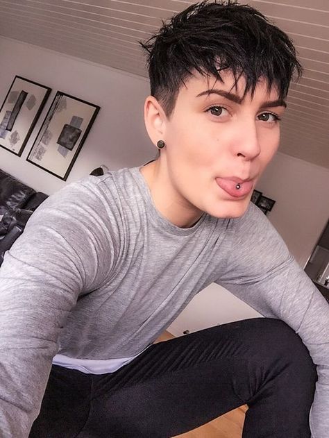 hair. (eyebrows!) | Short Hair Don't Care | Pinterest | Eyebrows ... Lesbian Haircut For Round Faces, Butch Haircuts, Gay Haircut, Queer Haircut, Lesbian Hair, Ftm Haircuts, Lesbian Haircut, Androgynous Haircut, Androgynous Hair