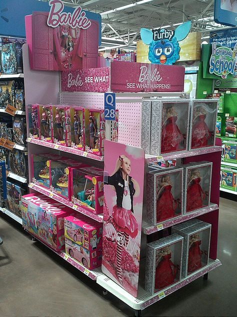 Barbie Endcap Dress Out by kendalkinggroup, via Flickr Barbie Store Display, Toy Store Design, Display Toys, Barbie Store, Toy Stores, Pop Ideas, Store Signage, Pos Display, Store Shelves