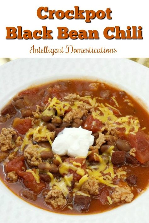 Crockpot Black Bean Chili recipe. Making Chili in the Crockpot is easy and convenient for weeknight meals especially in the winter months. Crockpotrecipe #Chilirecipe Bean Chili Recipe Crockpot, Chili In The Crockpot, Black Bean Chili Recipe, Italian Crockpot Recipes, Making Chili, Chili Recipe With Black Beans, How To Make Chili, Crockpot Appetizers, Bean Chili Recipe