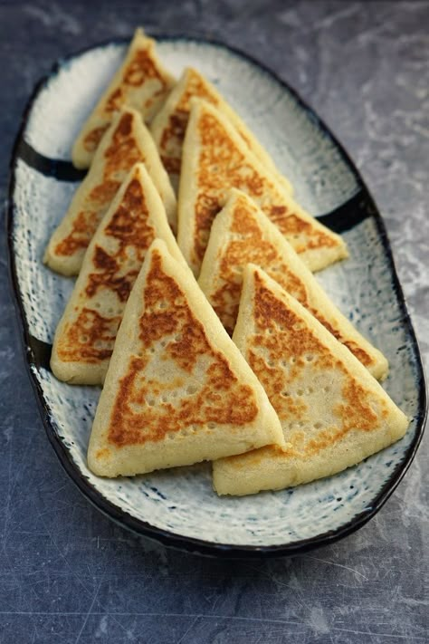 Potato Farls, Potato Cake Recipe, Tattie Scones, Potato Cakes Recipe, Irish Potato, Irish Potatoes, Savoury Snacks, Oat Cakes, Irish Food