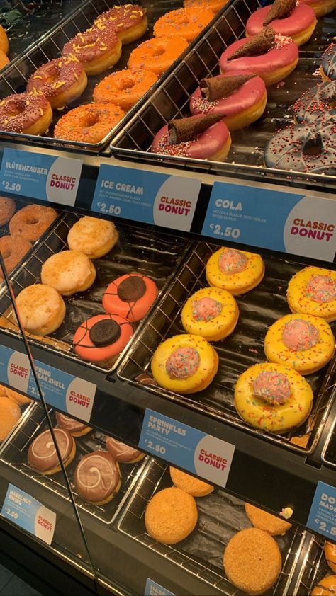 #aesthetic #donut #dunkin Dunkin Donuts Aesthetic, Donut Aesthetic, Donuts Aesthetic, Dunkin Donut, Donut Ice Cream, Cronut, Sprinkle Donut, Donut Party, Donut Shop