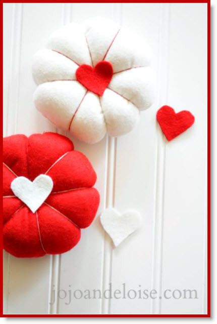 Diy Valentines Pin Cushion Felt Pin Cushion, Diy Pin Cushion, Pincushion Tutorial, Felt Pincushions, Heart Cushion, Felt Crafts Diy, Diy Valentine, Diy Valentines Crafts, My Funny Valentine