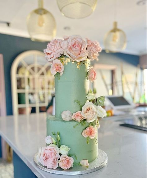 Pink Green And Gold Birthday Cake, Sage And Pink Cake, Sage And Pink Quinceanera Theme, Pink And Green Cake Ideas, Sage Green And Pink Cake, Green And Pink Wedding Cake, Pink Green Cake, Bridesmaid Dresses Light Pink, Grandmas Cake