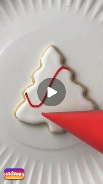 Sugar Cookie Ideas Christmas, Easy Decorated Christmas Cookies Simple, Decorated Xmas Cookies, Sugar Cookies Christmas Decorated, Round Christmas Sugar Cookies, Music Cookies Decorated, How To Decorate Christmas Cookies, Gingerbread House Cookies Decorated, Christmas Buttercream Cookies