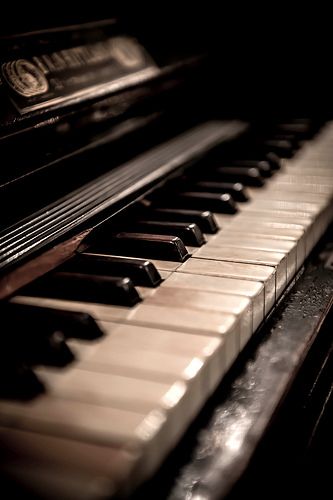 Explore El gran ladron's photos on Flickr. El gran ladron has uploaded 592 photos to Flickr. Piano Photography, Old Piano, Piano Art, Old Pianos, Wallpaper Cantik, Piano Keys, Nick Jonas, Music Aesthetic, Music Room