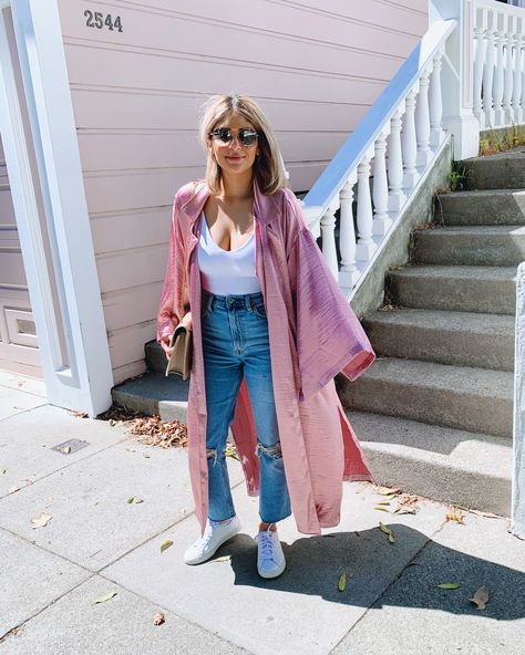 Kimono And Sneakers Outfit, Long Kimono Outfit Summer, Chic Pink Kimono, Summer Cotton Kimono In Pink, Pink Kimono Outfit, Summer Pink Floral Print Kimono, Summer Silk Pink Kimono, Long Kimono Outfit, Pink V-neck Chic Kimono