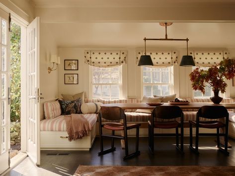 See How a Designer Brought Youthful Cool to a Centuries-Old Farmhouse Rural Home, Breakfast Rooms, Built In Seating, Cottage Kitchens, Banquette Seating, Kitchen Nook, Dining Nook, Old Farmhouse, Farmhouse Living