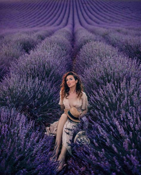 Lavender Fields Photography, Vacation Photoshoot, Flower Photoshoot, Lavender Field, Beach Photography Poses, Lavender Farm, Aesthetic Travel, Fields Photography, Bohemian Wedding Dresses