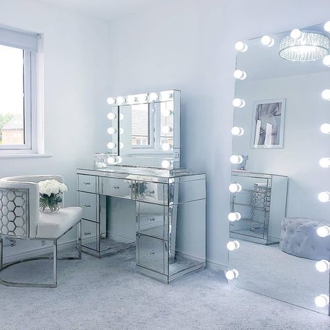 Diy Room Decor Ideas, Beauty Room Vanity, Makeup Room Decor, House Aesthetic, Study Room Decor, Glam Room, Girl Bedroom Designs, House Decorations, Redecorate Bedroom