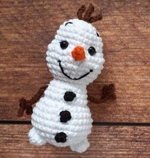 PATRONES AMIGURUMI GRATIS: PATRON GRATIS OLAF | FROZEN AMIGURUMI 67607 Amigurumi Olaf Free Pattern, Olaf Crochet Pattern Free, Crochet Olaf, Disney Amigurumi, Anna Und Elsa, Crochet Ornaments, Christmas Crochet Patterns, Crochet Items, Ideas Crochet