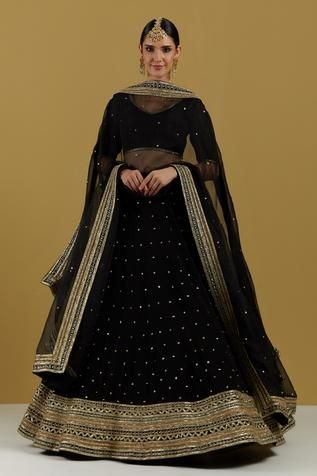 Black Lehenga Look, Black Lehenga Designs, Black Lengha Choli, Black Lehenga Party Wear, Ikshita Choudhary, Black Sequin Lehenga, Black And Gold Lehenga, Lehenga Black, Shaadi Outfits