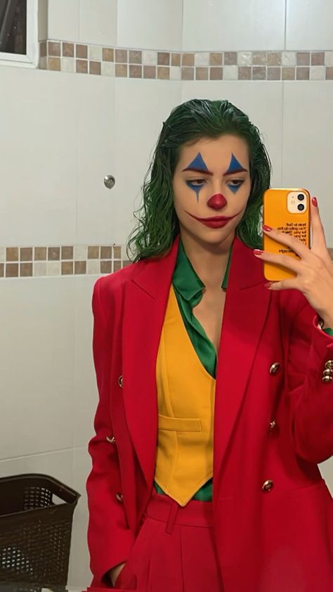 Joker 2019 Costume, Red Joker Costume, 2019 Joker Costume, Joker For Halloween, Prom Night Halloween Costume, Holloween Costume Ideas Joker, Joke Costume Female, Harly Quinn And Joker Halloween Costume, Fem Joker Cosplay