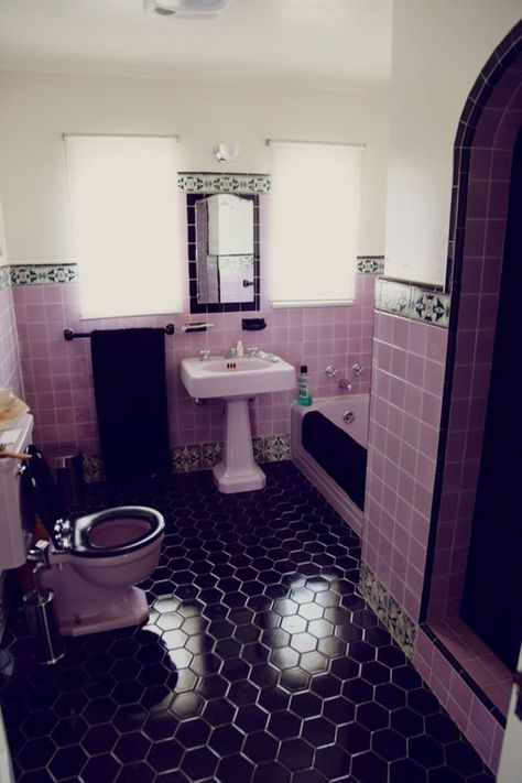 Pink And Purple Bathroom, Orchid Field, Dark Purple Bathroom, Purple Floor, White Hexagon Tiles, Purple Bathroom Decor, Purple Bath, Purple Bathroom, Purple Tile