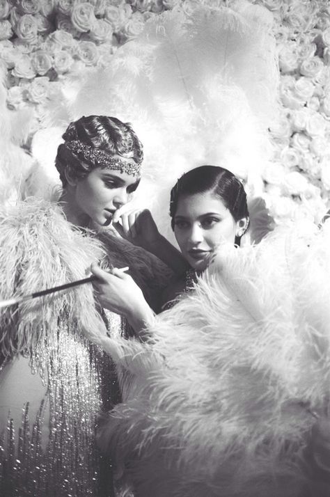 Imagen de kourtney, kylie, and Kendall Kendall Jenner Tumblr, Kendall Ve Kylie, Kylie Jenner Fotos, Burlesque Vintage, Message For Best Friend, 1930's Style, Kylie J, Kim K Style, Great Gatsby Party