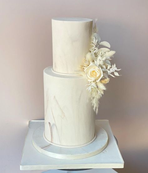 1,768 Likes, 31 Comments - Sana Ada (@_sana_ada) on Instagram: “White & neutral with a hint of marble in this classic cake 💖 Sometimes keeping it clean and tidy…” Rose Flower Cake, White Pampas, White Rose Flower, Classic Cake, Artificial Rose, Unique Cakes, Bunny Tail, Floral Cake, Cake Decor