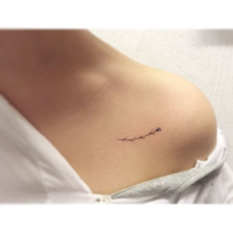 17 SMALL TATTOOS FOR WOMEN WITH MEANING - Inspired Beauty Botanisches Tattoo, Tiny Tattoos For Women, Tattoo Placements, Rune Tattoo, Tattoo Zeichnungen, Meaningful Tattoos For Women, Small Girl Tattoos, Small Meaningful Tattoos, Delicate Tattoo