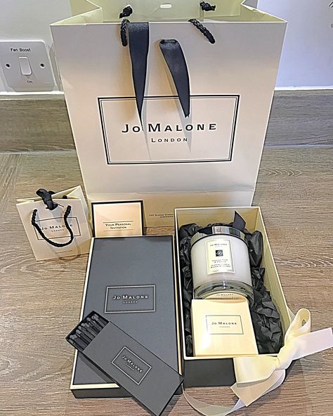 Candle Unboxing, Jo Malone Packaging, Unboxing Ideas, Jo Malone Candle, Candle Packaging Design, Tiny Shop, Candle Store, Graphic Design Photoshop, Candle Packaging