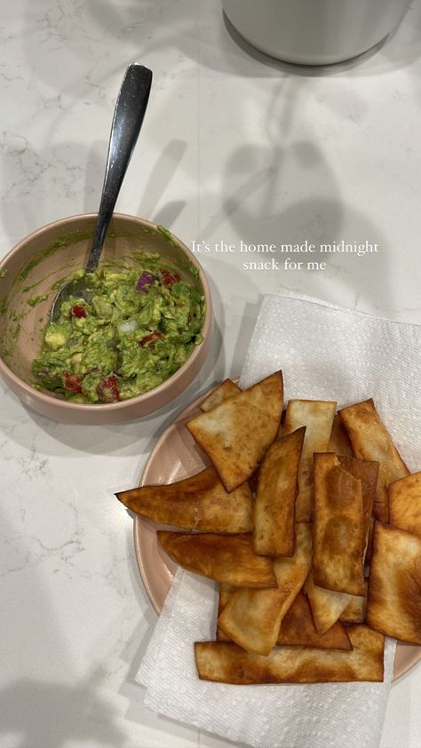 Vegan Midnight Snack, Snacks Captions Instagram, Midnight Snack, Evening Snacks, Meal Plan, Best Foods, Guacamole, Meal Planning, Snacks