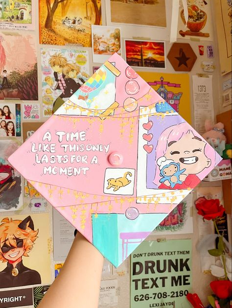 Aesthetic Grad Cap, Aesthetic Collage Pink, Art Graduation Cap, College Senior Year, Senior Year Graduation, Grad Hats, Hat Inspiration, College Graduation Cap Decoration, Grad Hat