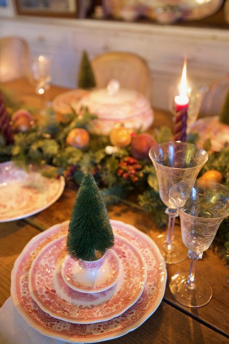 Cottage Christmas Table, French Country Cottage Christmas, Holiday Place Settings, Bottlebrush Trees, Christmas Place Settings, Christmas Table Setting, French Christmas, Cottage Christmas, Christmas Tablescapes