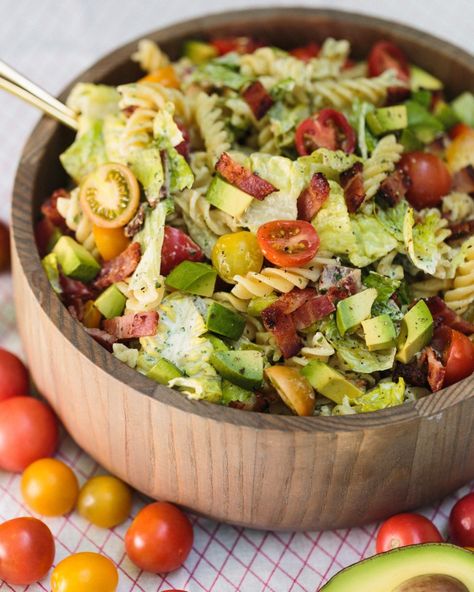 Achieve potluck perfection with this fresh and lively BLT pasta salad. This is my delicious send off to the end of tomato season, with a homemade dressing that will have everyone going back for seconds. And there’s bacon.. did I mention the bacon?? Pioneer Woman Pasta, Pioneer Woman Pasta Salad, Lettuce Tomato Sandwich, Perfect Blt, Kelsey Nixon, Blt Pasta Salad, Salad Appetizer Cups, Bacon Lettuce Tomato, Avocado Pasta Salad