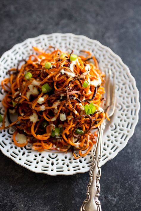 These Spiralized Sweet Potato Fries are perfectly crisp and pair so well with the Curry Aioli Sauce and green onions I paired with it! Healthy & delicious. Whole 30 Sweet Potato Recipes, Spiralized Sweet Potato Fries, Curry Aioli, Whole30 Sweet Potato, Healthy Fries, Spiralized Sweet Potato, Crispy Sweet Potato Fries, Aioli Sauce, Gluten Free Sides Dishes