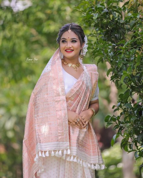 Assamese Bride Pose, Assamese Bridal Look, Assamese Dress, Mekhla Chadar, Assamese Wedding, Assamese Bride, Royal Saree, Mekhela Sador, Assam Silk Saree