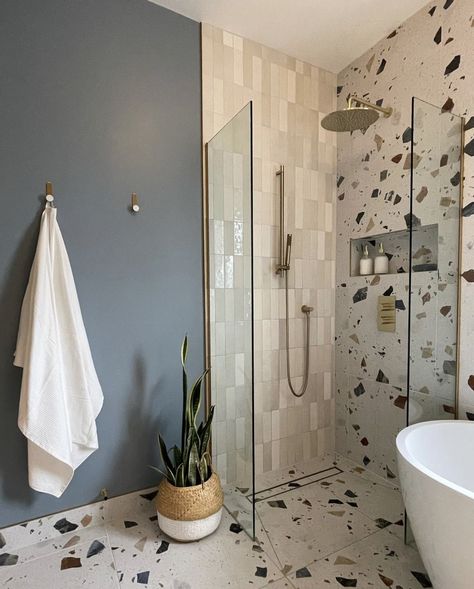 Terrazzo Bathroom Design, Bathroom Terrazzo, Terrazzo Bathroom, Girly Apartment Decor, Home Decor Ideas Bedroom, Bad Inspiration, Bathroom Redesign, Terrazzo Flooring, Bathroom Inspiration Decor