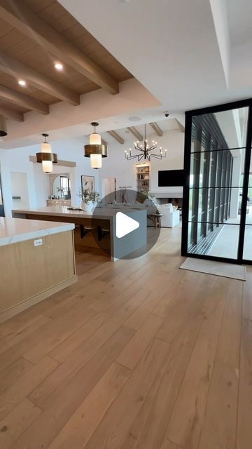 BRADLEY LEAVITT on Instagram: "From the entry to the game room. Just an incredible layout and entertaining space for our clients. Video @paul_aftconstruction2  Architecture @cwarchitecture  Design @thelifestyledco" Grande Piece A Vivre, Open Space Living Room And Kitchen Ideas Interior Design, 20x20 Living Room, Flex Room Ideas, Great Room Ceiling, Entertaining Space, Flex Room, Entertainment Space, Great Rooms