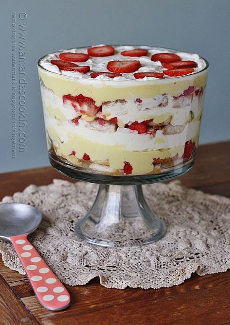 Pudding Recept, Trifle Recipes Easy, Easy Trifle, English Trifle, English Desserts, Christmas Trifle, British Desserts, Trifle Desserts, Trifle Recipe