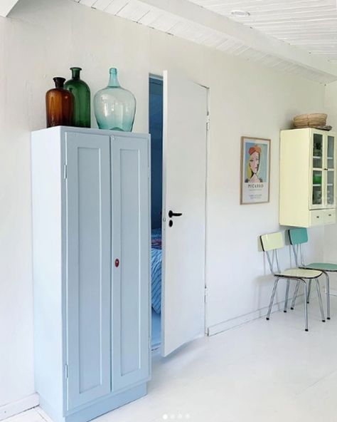 my scandinavian home: A Danish Cabin with a Nordic Beach Vibe Danish Cabin, Scandinavian Beach House, Pastel Scandi, Scandanavian Interiors, Danish Home, Scandi Summer, My Scandinavian Home, Blue Interior Design, Visit Denmark