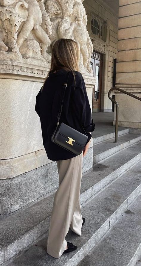 Polished Style Classy, Black Cropped Trousers Outfit, Neat Casual Women Outfits, Celine Triomphe Bag Outfit, Celine Bag Outfit, Mode Old School, Foto Best Friend, How To Look Expensive, Celine Triomphe