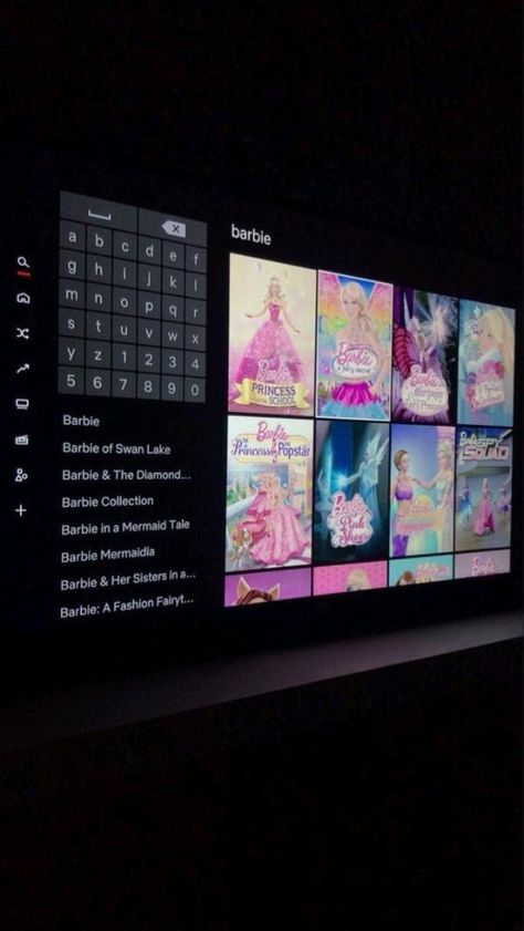 Netflix Movies Aesthetic, Barbie Na Tv Fake Story, Barbie Ig Story, Netflix Ig Stories, Movies Story Instagram, Foto Fake Netflix, Barbie New Movie, Barbie Instagram Story, Tv Story Instagram