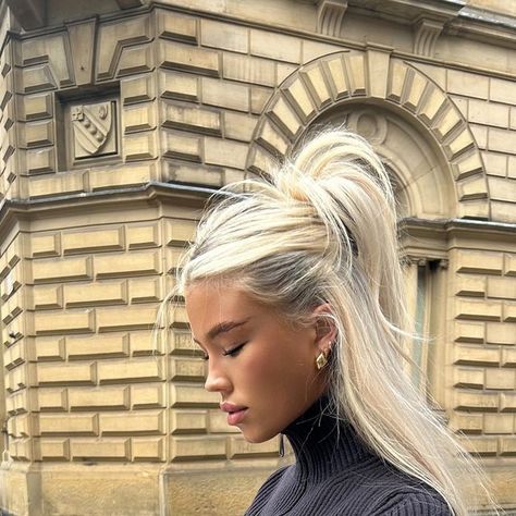 EVE KELLY on Instagram: "Showing off my new hair @shade_mcr @jaybowen_" Platinum Blonde Hair Bangs, Blond Hair 2024, Blonde Punk Hair, Fall Hair Styles 2024, Delaney Childs Hair, Blonde Hair With Black Peekaboos, Eve Kelly, Blonde Hair With Color, Blonde Inspo Hair