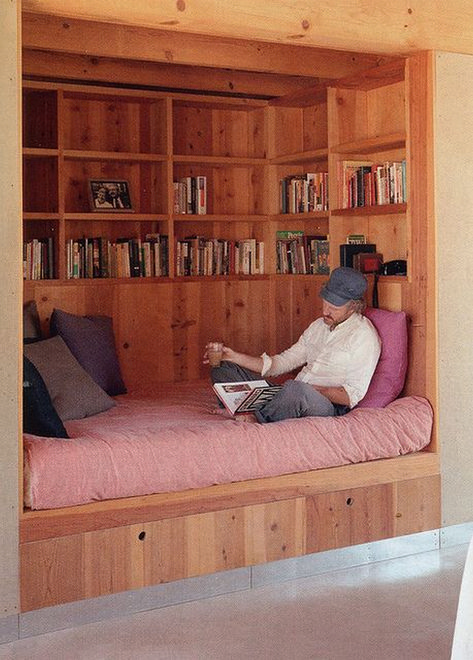 Cozy Home Library, Retreat House, Home Library Design, Home Libraries, Small Places, Reading Nooks, Reading A Book, Wet Bar, Book Nooks