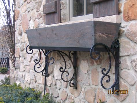 Wrought Iron Window Boxes, Window Baskets, Wrought Iron Decor, Window Box Flowers, Iron Windows, Window Planters, Window Planter Boxes, Lan Can, Iron Railing