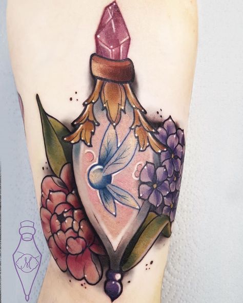 Hanna Margarethe on Instagram: “For Alina 🌸  #zelda #zeldatattoo #potion #potiontattoo #gamingtattoo #oldschooltattoo #traditionaltattoo #traditionalbangers…” Potion Tattoo Design, Polyjuice Potion Tattoo, Potion Tattoo Color, American Traditional Potion Bottle Tattoo, Neo Traditional Potion Bottle Tattoo, Potion Tattoo, Coverup Ideas, Game Tattoo, Flash Drawing