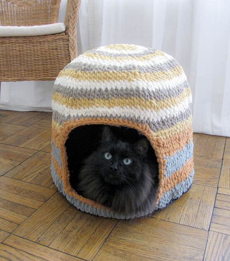 How To Make Bernat Blanket O’Go Crochet Pet Nest Online | JOANN Cat Bed Ideas, Crochet Blanket Yarn, Crochet Cat Bed, Crochet Pet, Half Double Crochet Stitch, Easy Crochet Patterns Free, Pattern Cat, Crochet Things, Blanket Yarn