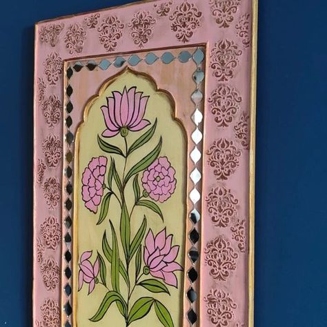 Texture painting...made for order PC:Pinterest #needlesandcolours #lippanmirrorart #texurepainting #homedecor #homedecorsaleindia #wallhangingdecor #walldecorideas #mirrorart #lippanwalldecor #indianartworks #indiandecorideas Indian Decor Diy, Water Paints, Painted Dupatta, Mdf Art, Ganpati Decor, Lipan Art, Canvas Art Painting Abstract, Indian Traditional Paintings, Ceramic Wall Sculpture