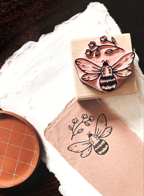 Bee Stamp, Eraser Stamp, Hand Carved Rubber, Linoleum Block Printing, Linocut Printmaking, Lino Art, Folding Origami, Hand Carved Stamps, Stamp Carving