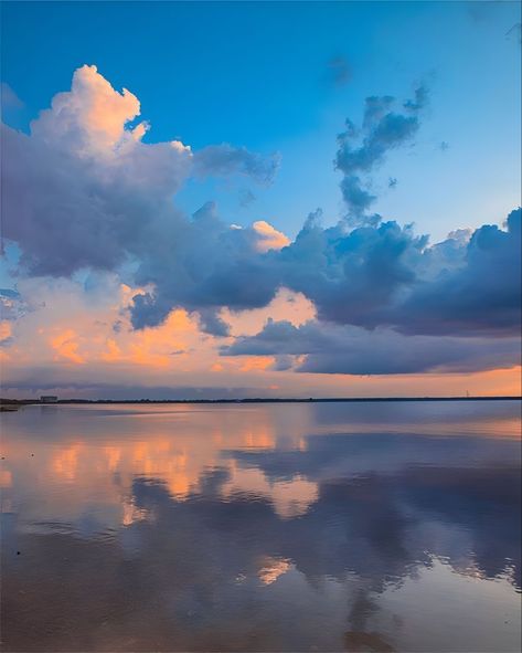 So Confused, Ocean Landscape, Sky Painting, Sunset Wallpaper, Cloud Painting, Sunset Pictures, Jolie Photo, Sky And Clouds, Seascape Paintings